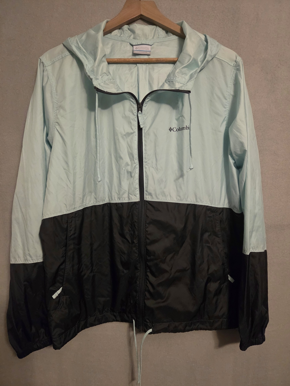 Columbia Two-Tone Mint and Black Utility Windbreaker Jacket. Size XL